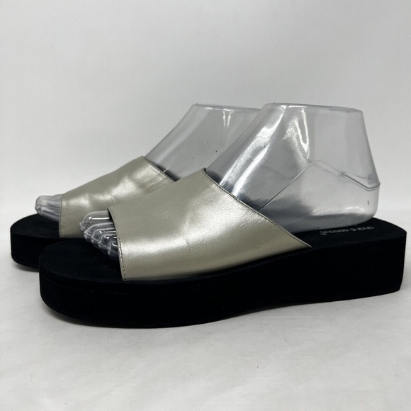 Andre Assous Featherweights Silver Ivory Leather Platform Heel Sandal Sz 7.5 - Picture 2 of 11